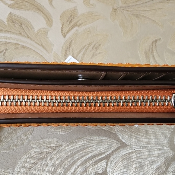 Marc Jacobs Camera Bag, Wallet, and Earring set - Picture 8 of 9